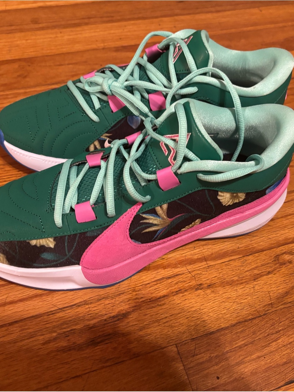 Nike Men’s Giannis Air zoom Freak 5. Green & Pink Floral-Print Athletic Sneakers